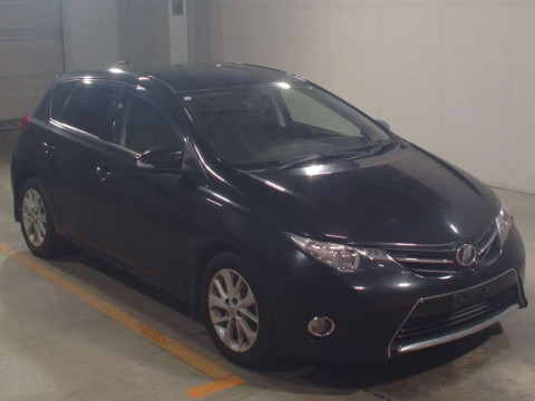 2014 Toyota Auris NZE181H[2]