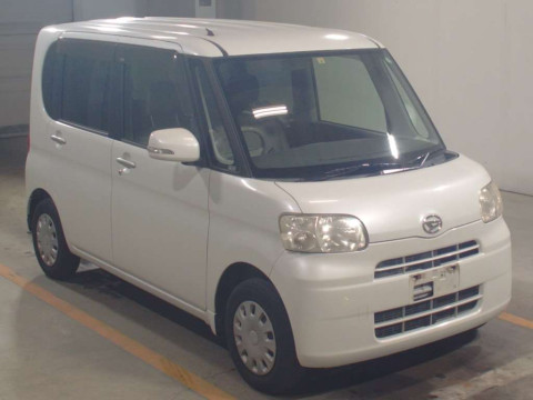 2010 Daihatsu Tanto L375S[2]