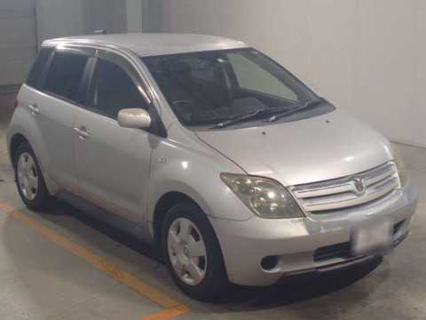 2004 Toyota IST NCP60[2]