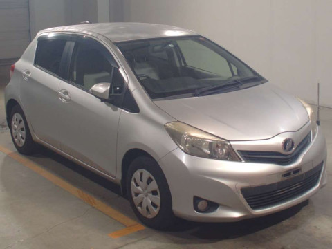 2011 Toyota Vitz KSP130[2]