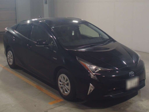 2015 Toyota Prius ZVW50[2]