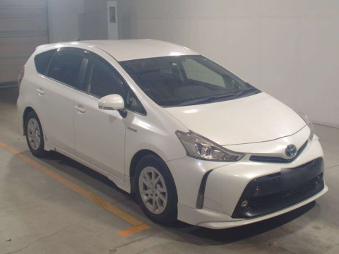 2016 Toyota Prius alpha ZVW41W[2]