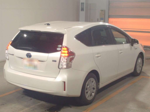 2016 Toyota Prius alpha ZVW41W[1]