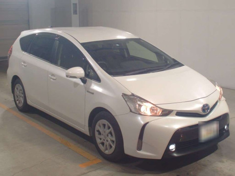 2016 Toyota Prius alpha ZVW41W[2]