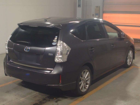 2011 Toyota Prius alpha ZVW41W[1]