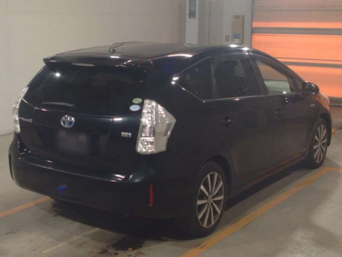 2012 Toyota Prius alpha ZVW40W[1]