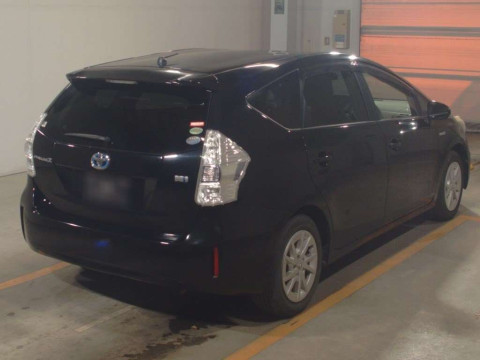 2012 Toyota Prius alpha ZVW41W[1]