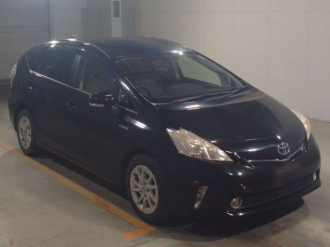 2012 Toyota Prius alpha ZVW41W[2]