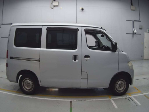 2015 Toyota Liteace Van S402M[2]