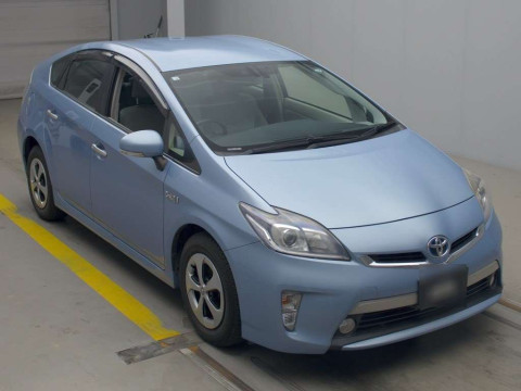 2012 Toyota Prius PHV ZVW35[2]