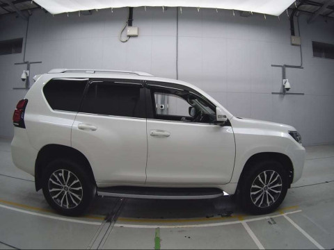 2020 Toyota Land Cruiser Prado GDJ151W[2]