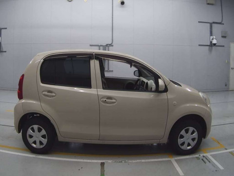 2011 Toyota Passo KGC30[2]