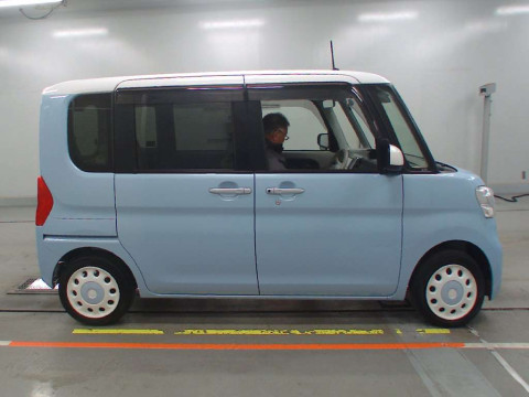 2017 Daihatsu Tanto LA600S[2]