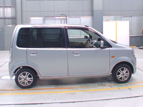 2010 Mitsubishi eK Wagon H82W[2]