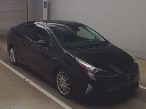 2015 Toyota Prius ZVW50[2]