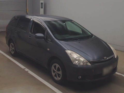 2005 Toyota Wish ZNE10G[2]