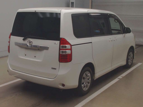 2012 Toyota Noah ZRR70G[1]