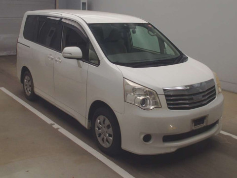 2012 Toyota Noah ZRR70G[2]