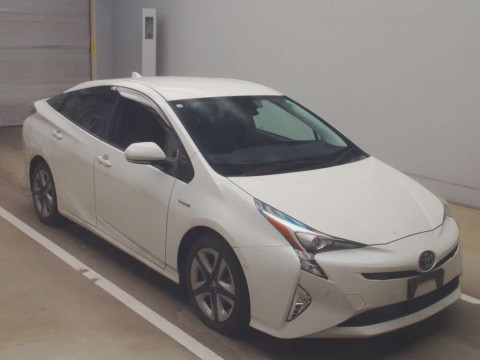 2017 Toyota Prius ZVW51[2]