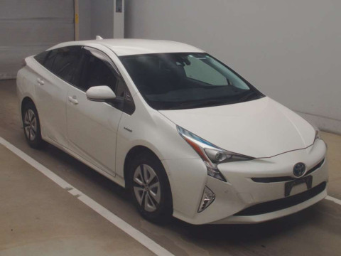 2018 Toyota Prius ZVW51[2]