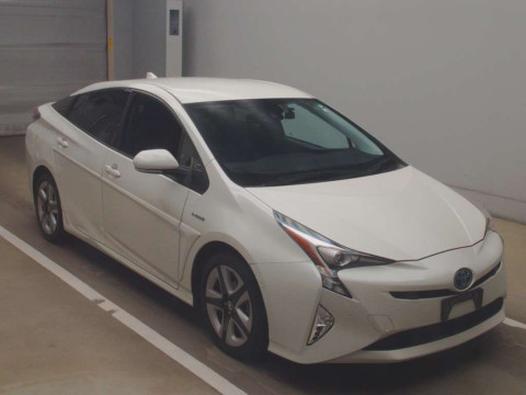 2016 Toyota Prius ZVW51[2]