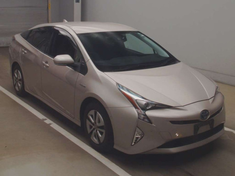 2016 Toyota Prius ZVW51[2]