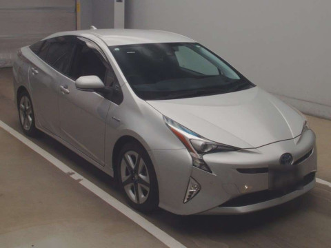 2017 Toyota Prius ZVW51[2]