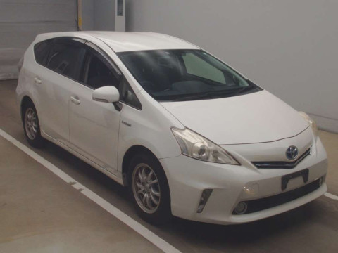 2012 Toyota Prius alpha ZVW41W[2]