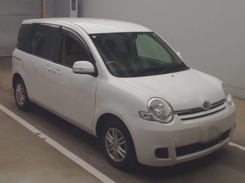 2013 Toyota Sienta NCP81G[2]