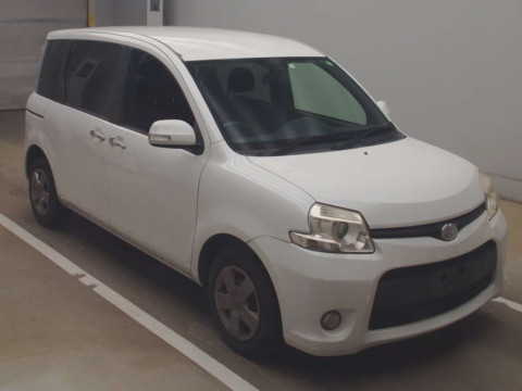 2012 Toyota Sienta NCP81G[2]