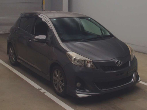 2011 Toyota Vitz NCP131[2]