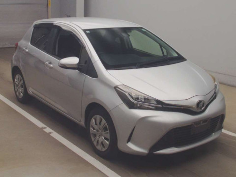 2015 Toyota Vitz NSP130[2]