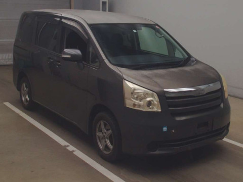 2009 Toyota Noah ZRR70G[2]