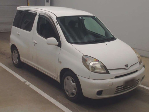 2002 Toyota Fun Cargo NCP20[2]