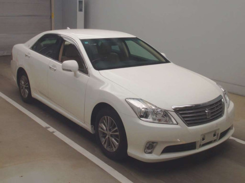 2012 Toyota Crown GRS200[2]