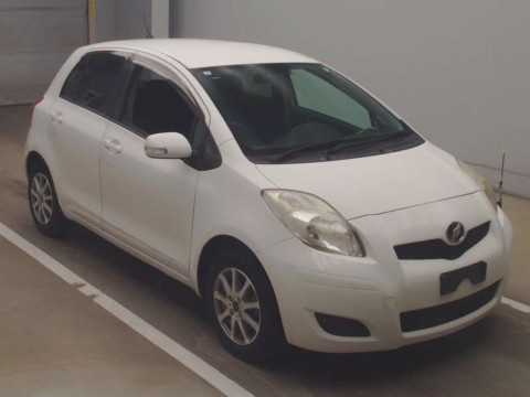 2009 Toyota Vitz SCP90[2]