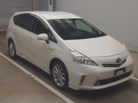 2014 Toyota Prius alpha ZVW41W[2]