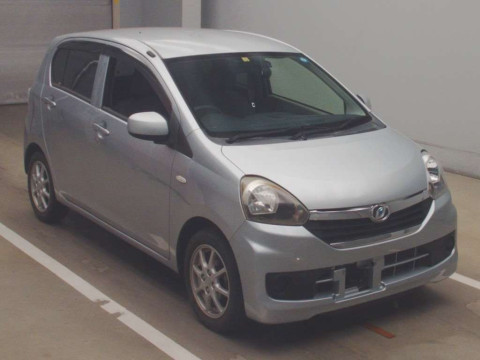 2013 Daihatsu Mira es LA300S[2]