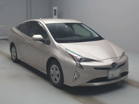 2018 Toyota Prius ZVW55[2]