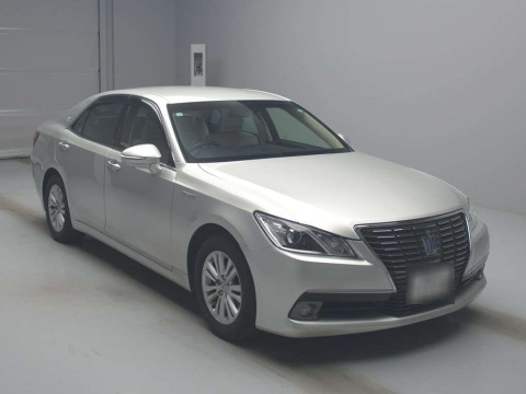 2013 Toyota Crown Hybrid AWS210[2]