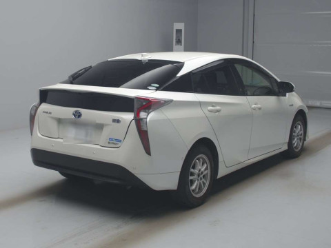 2017 Toyota Prius ZVW55[1]