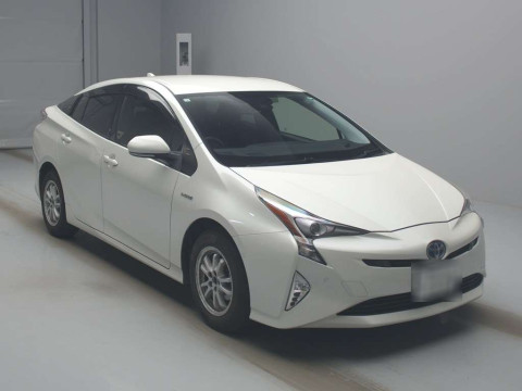 2017 Toyota Prius ZVW55[2]