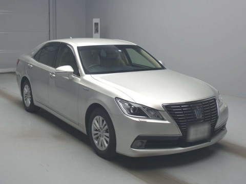 2013 Toyota Crown Hybrid AWS210[2]