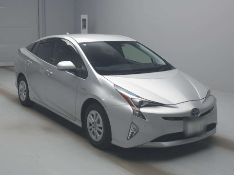 2017 Toyota Prius ZVW50[2]