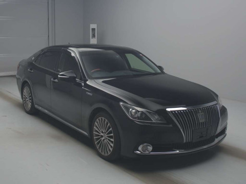 2013 Toyota Crown Majesta GWS214[2]