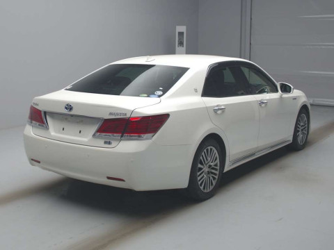 2013 Toyota Crown Majesta GWS214[1]