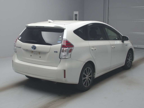 2016 Toyota Prius alpha ZVW41W[1]