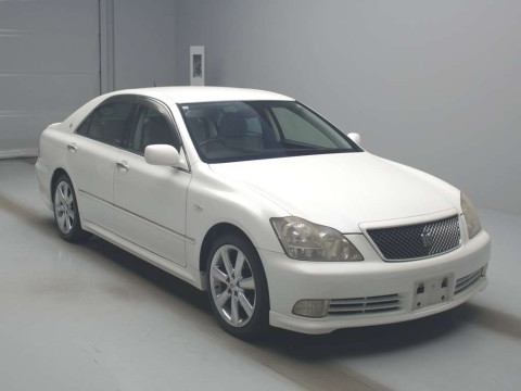 2005 Toyota Crown GRS180[2]