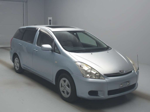 2004 Toyota Wish ZNE10G[2]