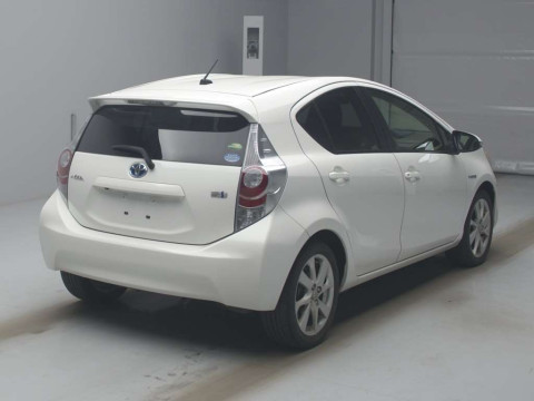 2012 Toyota Aqua NHP10[1]